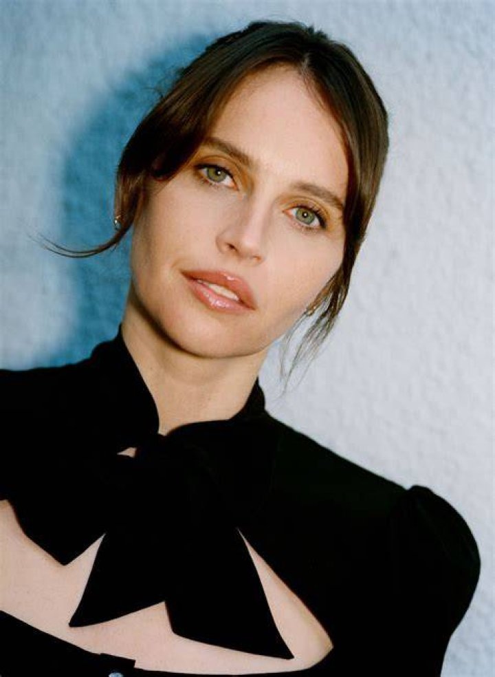 Felicity Jones Bio, Hot Sexy Body, Feet, New Net Worth 2021