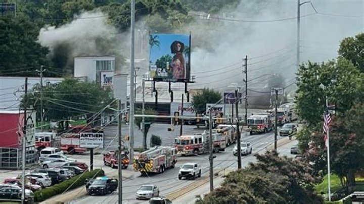 Fire on Piedmont Road at XTC Atlanta near Tower in Buckhead