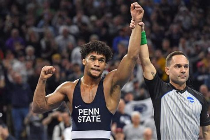 Former Penn State wrestler Phil Davis continues rise up UFC ladder