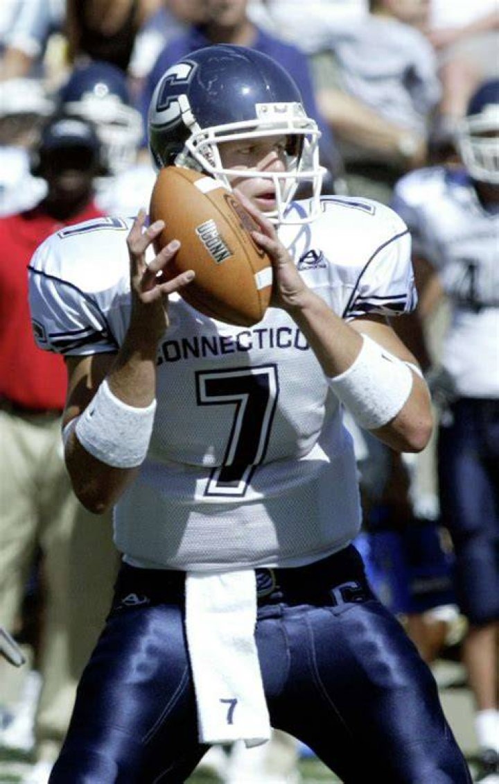Former UConn QB Dan Orlovsky agrees to deal with Los Angeles Rams New