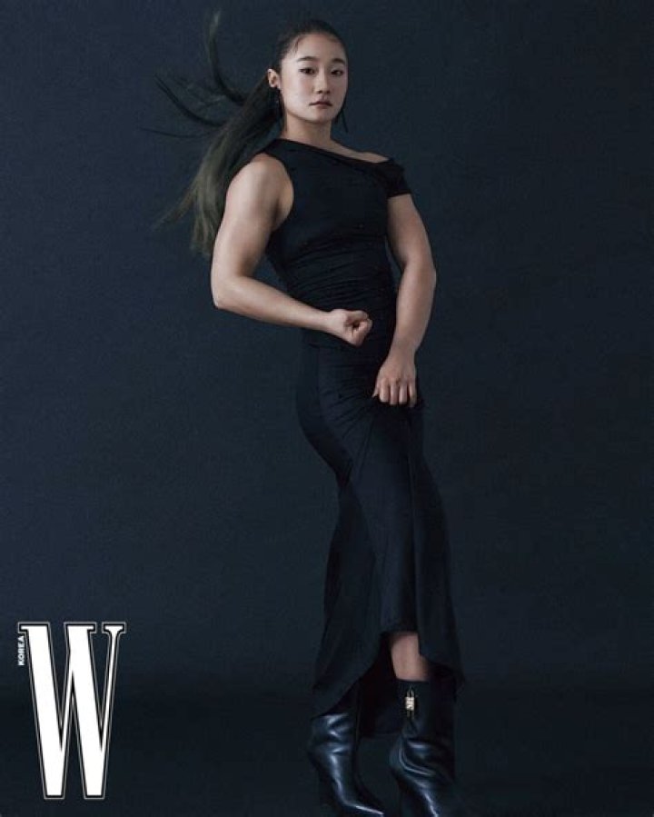 Four female contestants from 'Physical 100' display their powerful