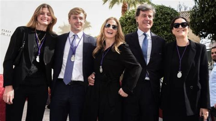 Genoveva Casanova Son Luis Mart&iacute;nez de Irujo y Casanova