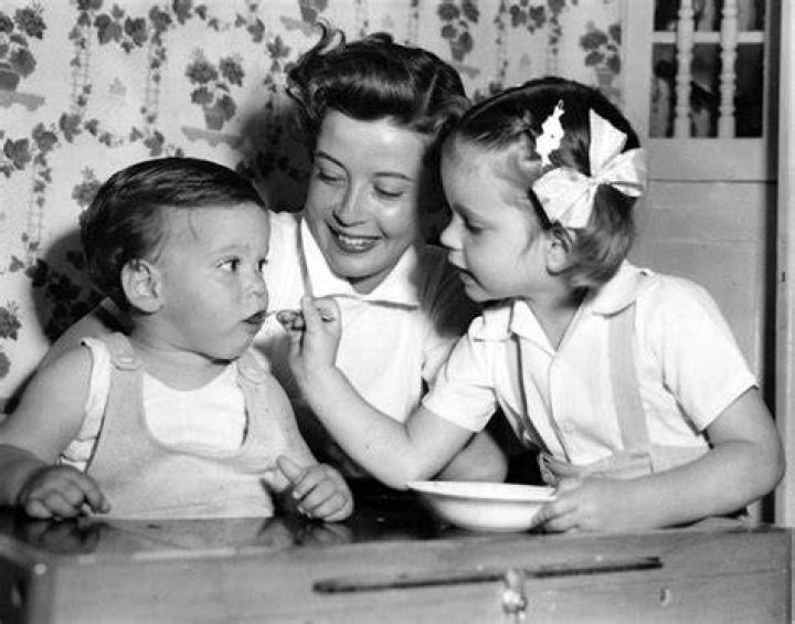 Gloria DeHaven and her 2 of her 4 children. I believe these are the two