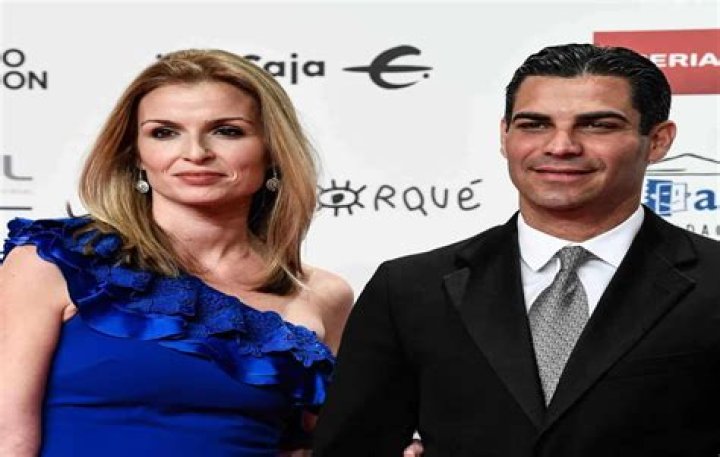Gloria Wiki, Biography, Age, Husband, Family, Net Worth, Illness