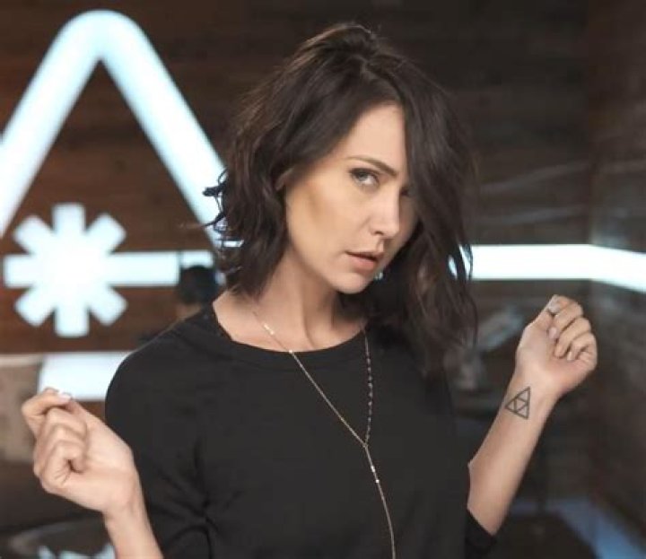 Goth Adult with Jessica Chobot Episode Guide &mdash; Natch Beaut