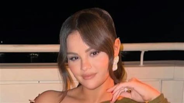 Green eyes with Selena ** omg cutie green eyes selenagomez selena