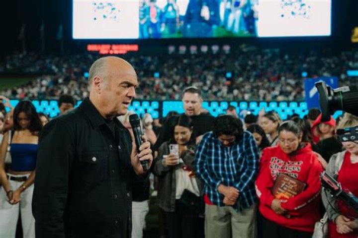 Greg Laurie Leads 'Jesus Revolution Style' Baptism at California Beach