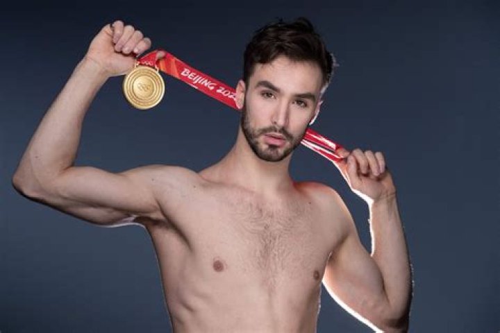Guillaume Cizeron Handsome faces, Male pinup, Handsome men