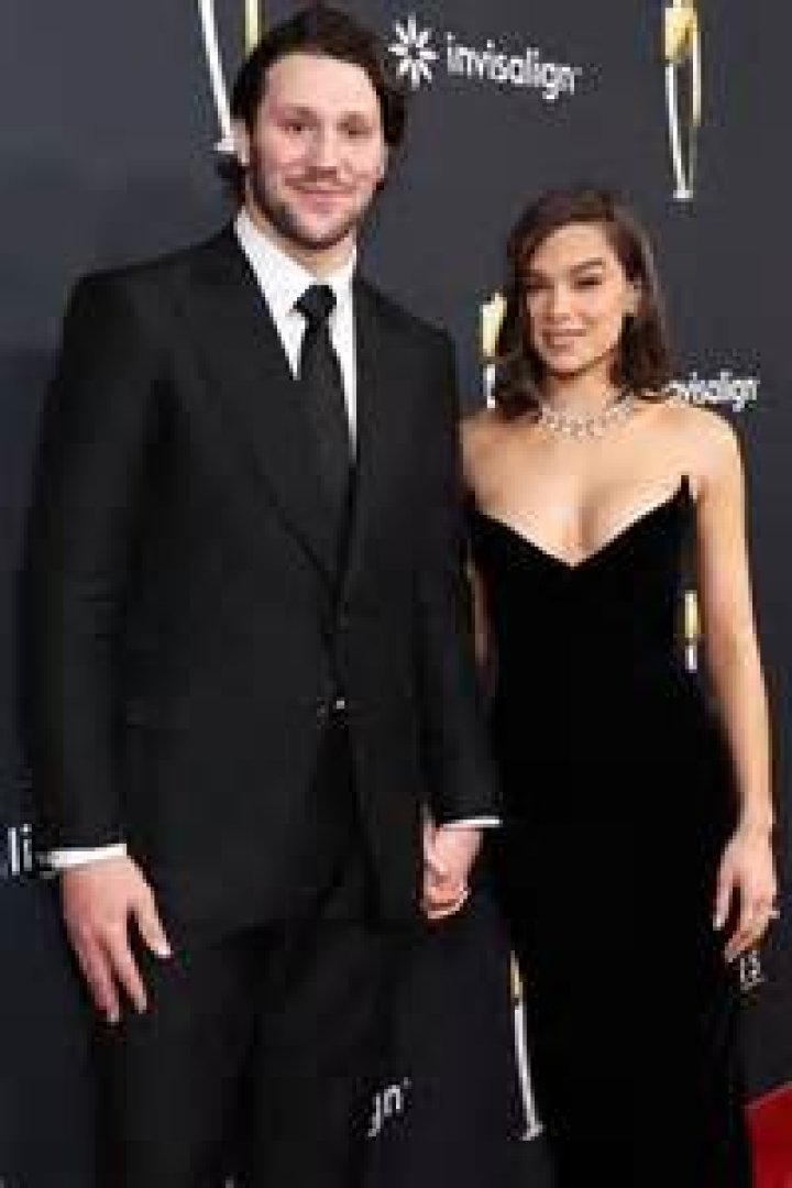 Hailee Steinfeld on her FilAm mom, her relationship with fame, and how