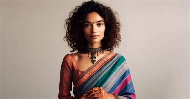 Hairstyles for Sarees Round Face Engagement hairstyles, Simple