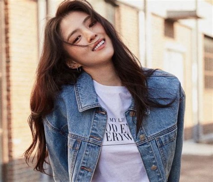 Han Sohee About Entertainment.ie