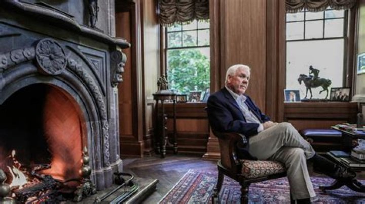Harlan Crow Still Wants You To Take His Word That There's Nothing Fishy