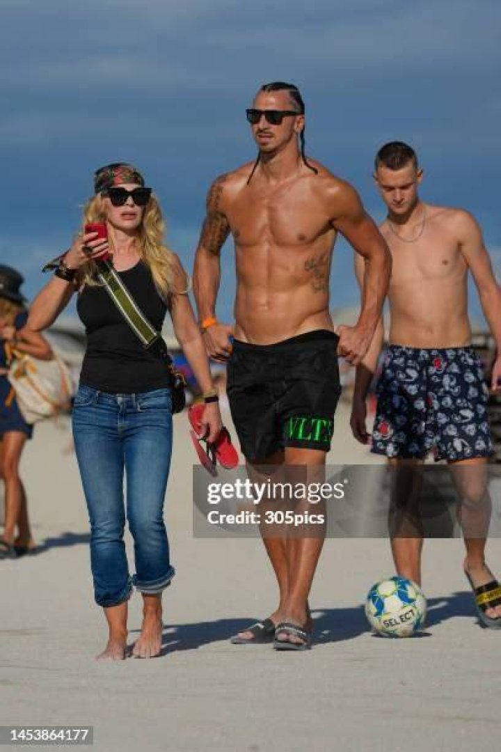 Helena Seger and Zlatan Ibrahimovic on the Beach in Miami 01/02/2023