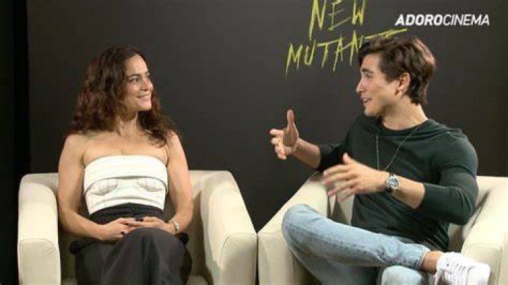 Henry Zaga AdoroCinema
