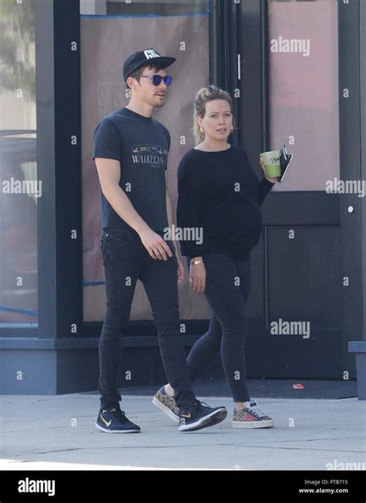 Hilary Duff and boyfriend Matthew Koma stroll through NYC Daily Mail