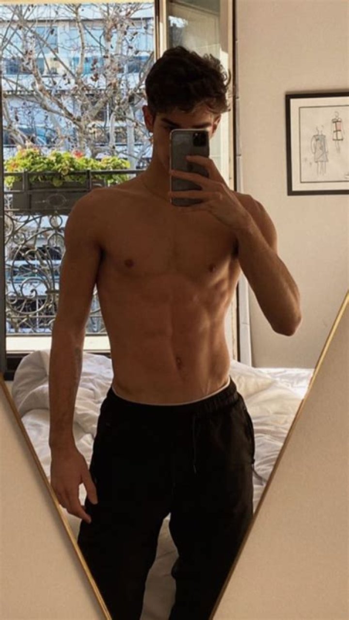 hotguysabsshirtlessgymselfiestraightanonymoushunk