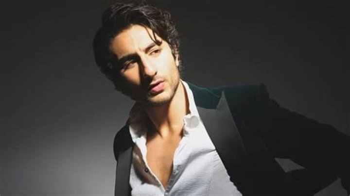 Ibrahim Ali Khan Wiki, Bio, Age, Girlfriend, Wife, Family, Height, Networth