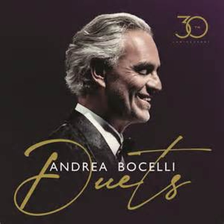 Image of Andrea Bocelli in an armchair with his wife Enrica Cenzatti