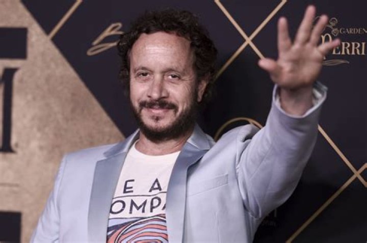 Is Pauly Shore gay or does he have a girlfriend, wife or kids