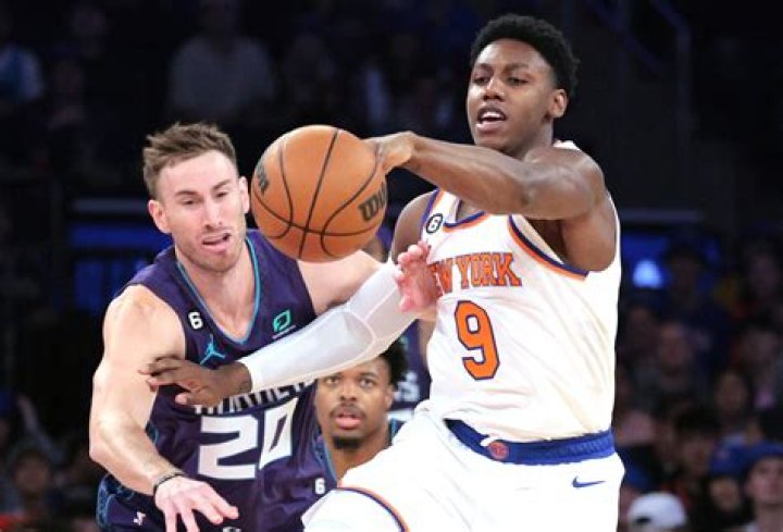 Jalen Brunson propels Knicks to seasonsaving win over Warmth