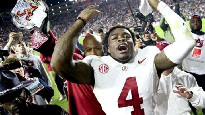Jalen Hurts [Career, Stats, Net Worth, Wife] Metro League