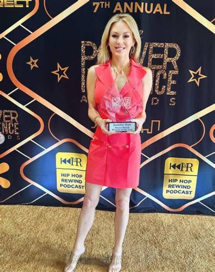 Jen Hale Salary How Much Does a Fox Sports Anchor Earn Monthly?