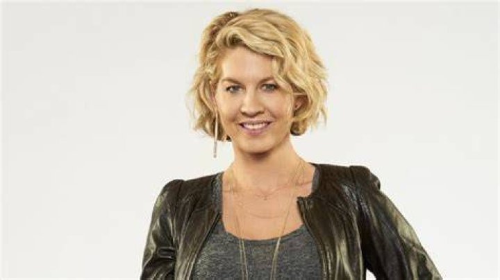 Jenna Elfman Bio, Wiki, Age, Height, Parents, Husband, Children, Movies