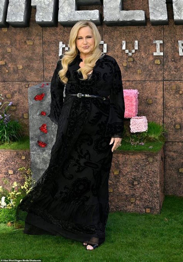 Jennifer Coolidge Looks 'Pregnant' at 61 She Explained Why She Lives