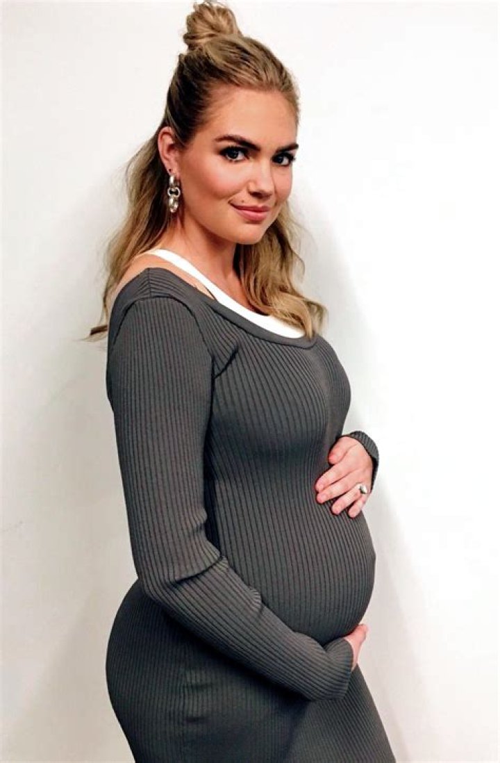 Jennifer Lopez Pictures of Pregnant Celebrities in High Heels