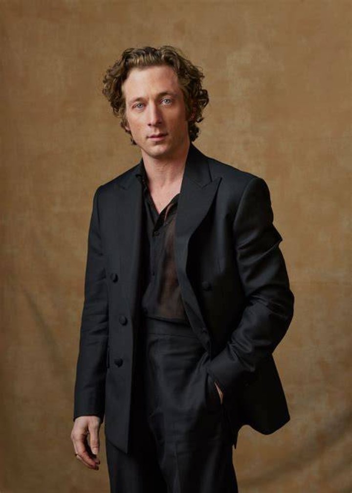 Jeremy Allen White's estranged wife details single mom life