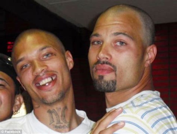 Jeremy Meeks stands to make 30k a month as a highend fashion model