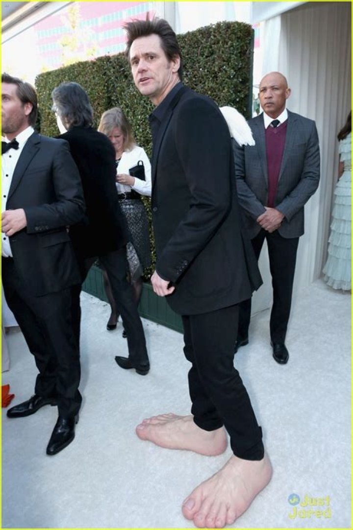 Jim Carrey Giant Feet at Elton John Oscars Party 2013! Photo 2819762