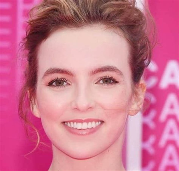 Jodie Comer Height Age Weight Measurement Wiki Biography & Net Worth