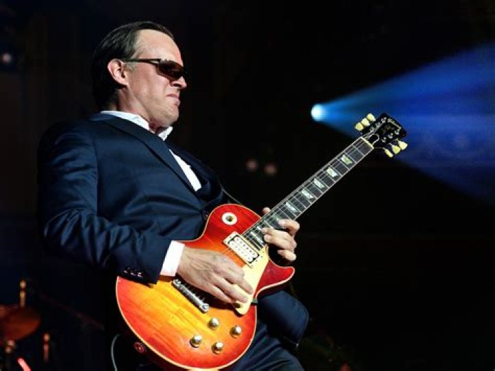 Joe Bonamassa, Greg Koch and more to teach at the Woodshed Guitar