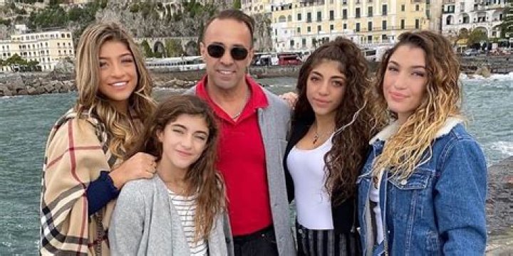 Joe Giudice promises his daughters he'll be 'the best of me in 2020