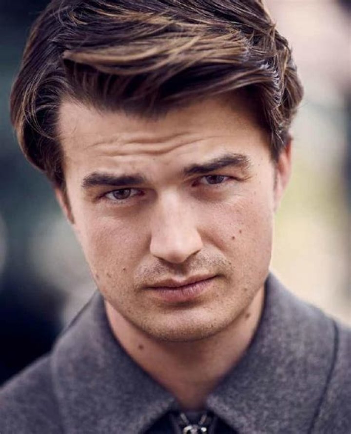 Joe Keery's Family Girlfriend, Siblings, Parents BHW