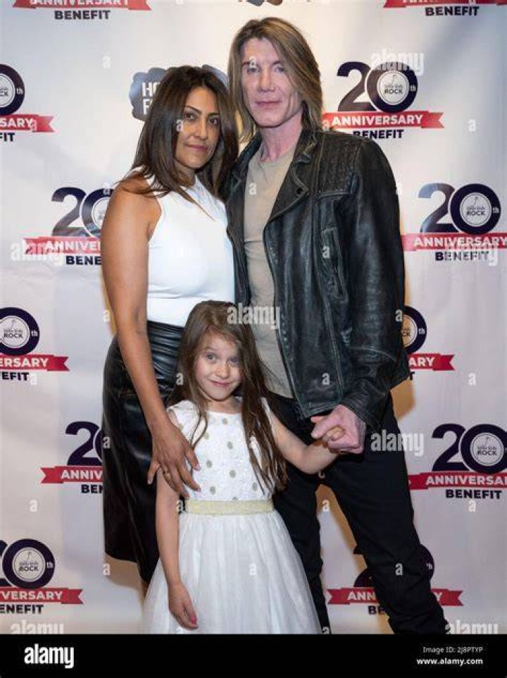 John Rzeznik (R), su esposa Meliana Gallo y la hija Liliana Carella
