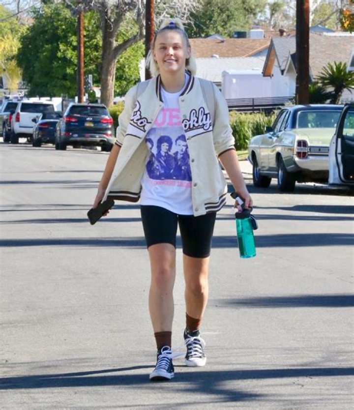 JoJo Siwa and Savannah Demmers Out in Los Angeles 01/21/2023 &bull; CelebMafia