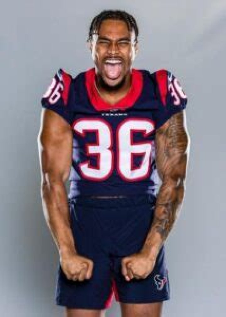 Jonathan Owens Height, Weight, Family, Girlfriend, Education, Biography