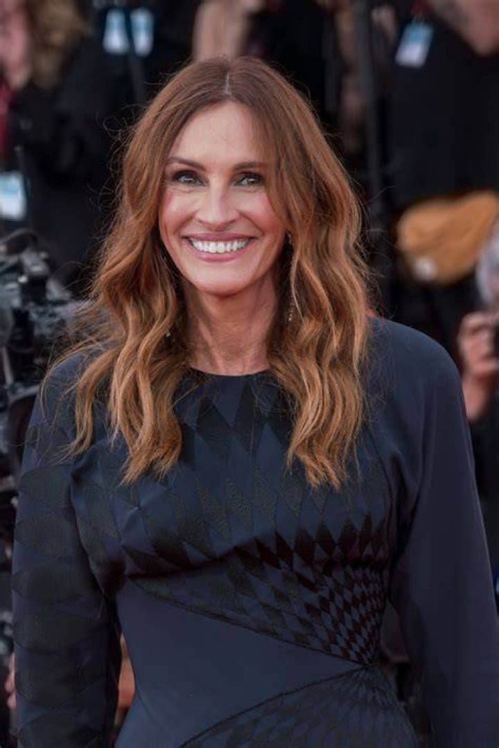 Julia Roberts' Ex Lyle Lovett Who Was Mocked for His Looks Fathered