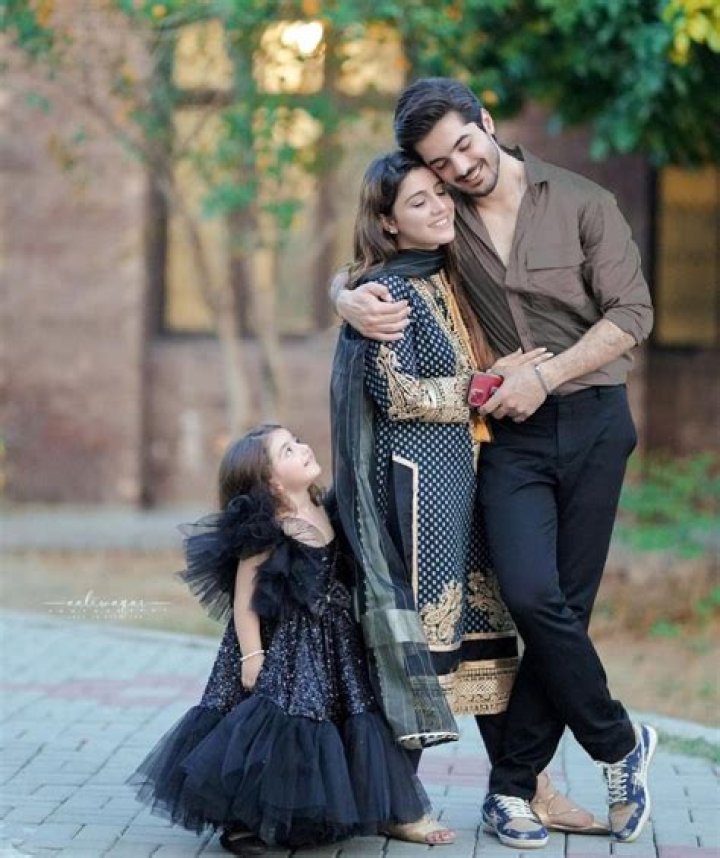 Junaid Jamshed Niazi's Latest Adorable Family Portraits Reviewit.pk