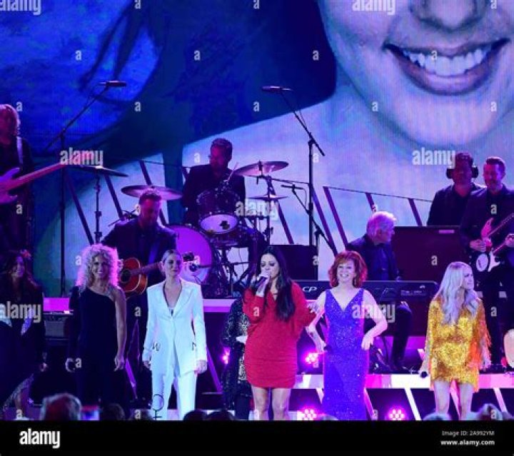 Karen Fairchild 51st Annual CMA Awards in Nashville 23 GotCeleb