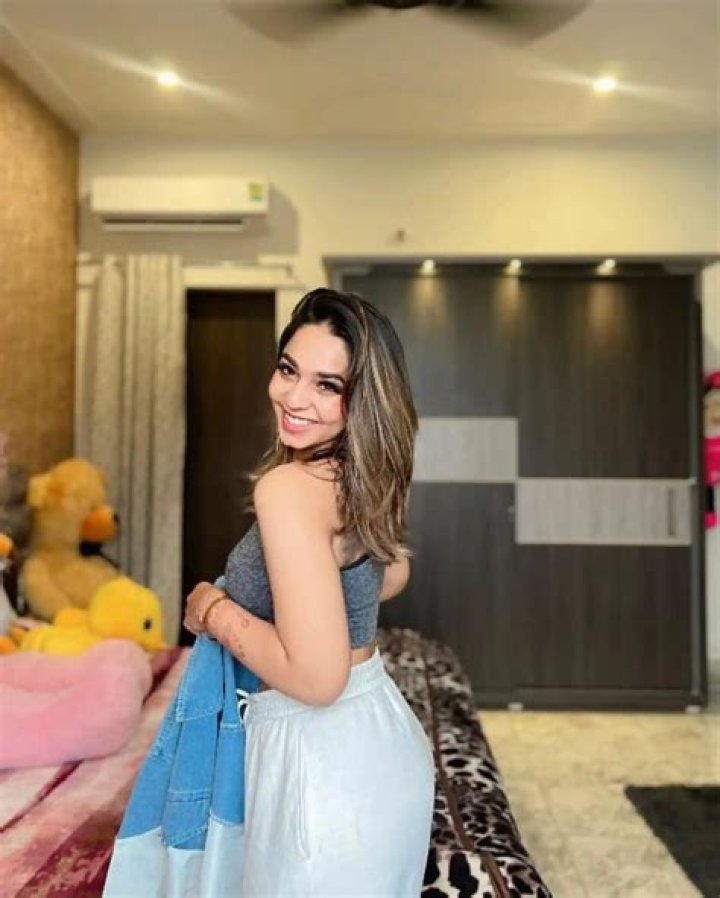 Karmita Kaur Full HD Photos, Images, Viral Videos, 4K Wallpaper Collection