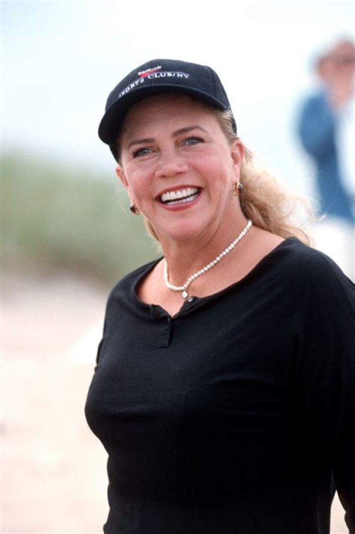 Kathleen Turner dishes dirt on Hollywood Kathleen turner, Katherine