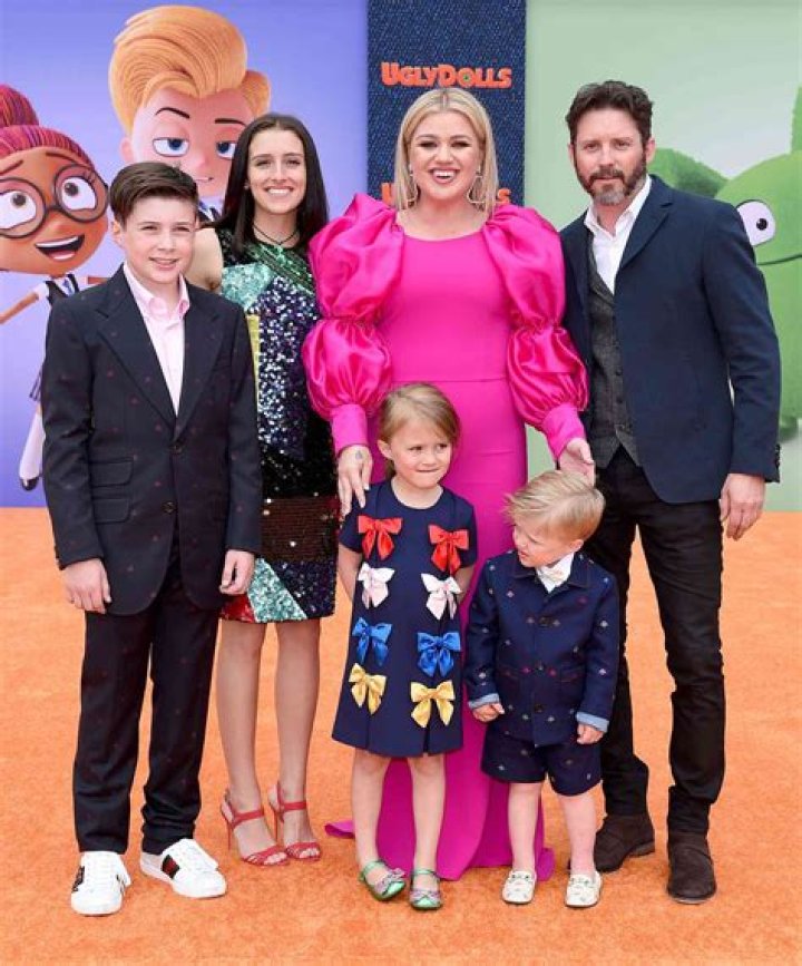 Kelly Clarkson Legally Hits Back at FatherinLaw Amid Split