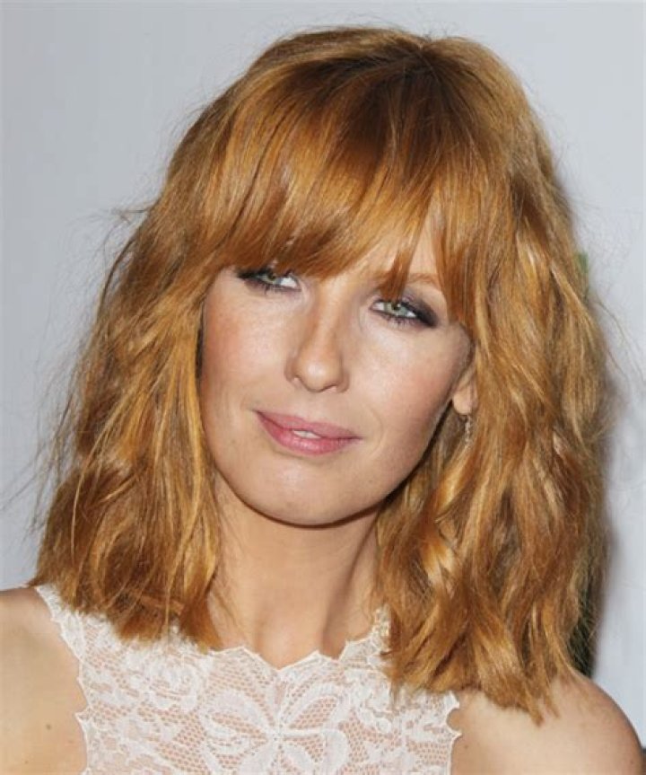 Kelly Reilly Medium Wavy Strawberry Blonde Hairstyle with Blunt Cut Bangs