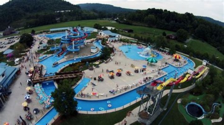 Kentucky Splash Water Park Overview of the Williamsburg attraction