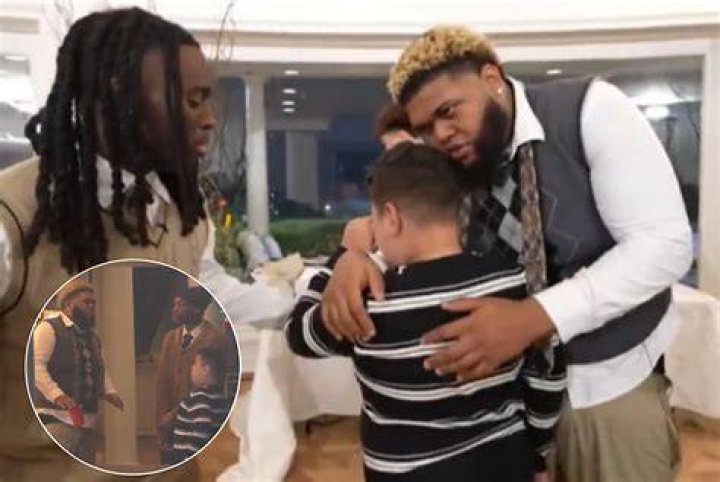 Kevin Hart&rsquo;s Photo with Women&rsquo;s Basketball Star Goes Viral for All the
