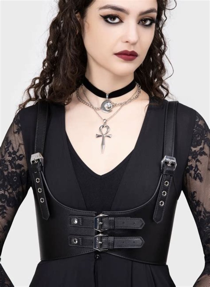 KILLSTAR Harness med Metallkedjor och Pentagram BLUEFOX.NU