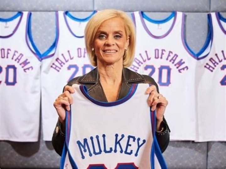 Kim Mulkey Bio, Age, Height, Husband, Net Worth, Wiki